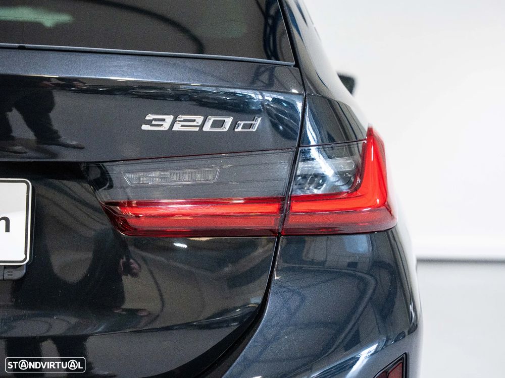 BMW 320 d Pack Desportivo M Auto - 30
