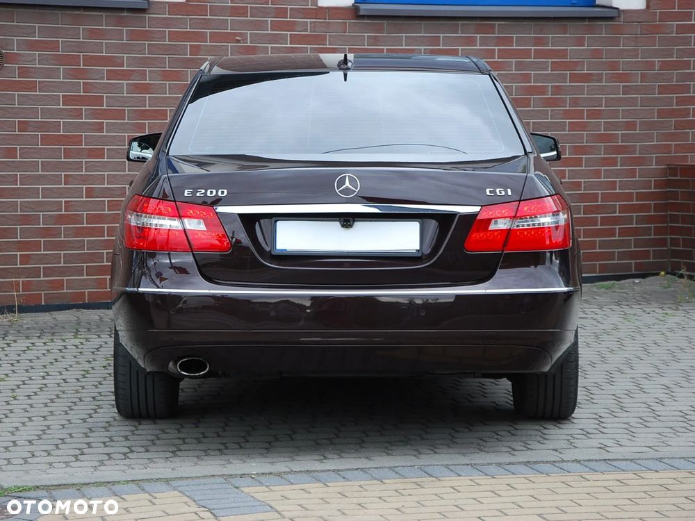 Mercedes-Benz Klasa E ver-200-cgi-blueefficiency-elegance - 5