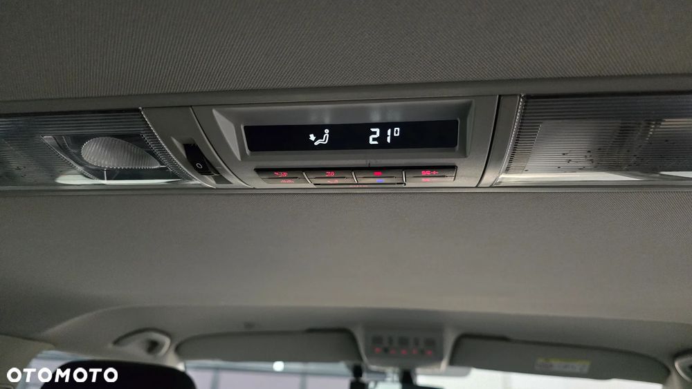 Volkswagen Multivan - 10