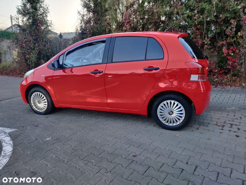 Toyota Yaris 1.0 Terra - 11