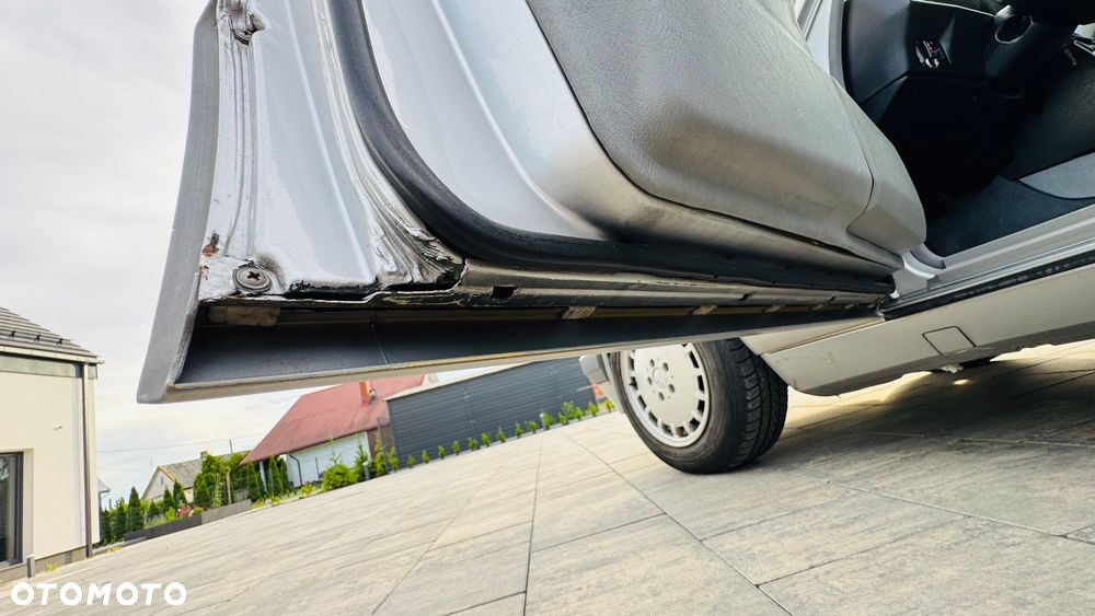 Mercedes-Benz W201 (190) - 25