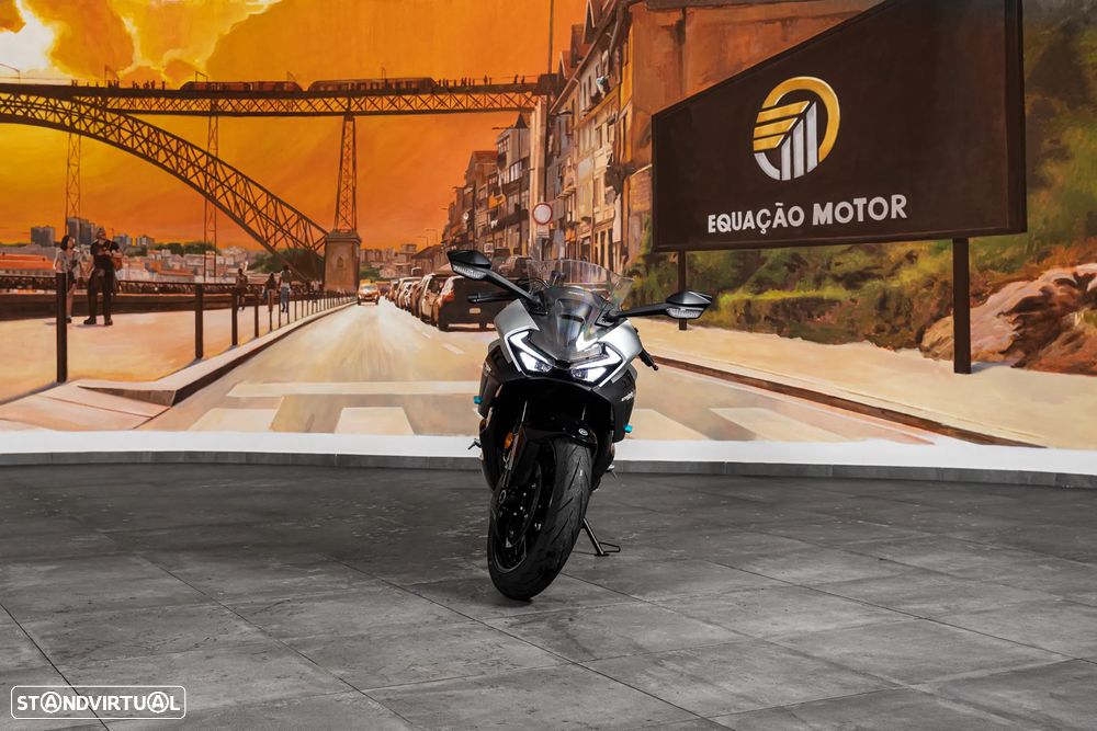 CF Moto 675SR-R - 3