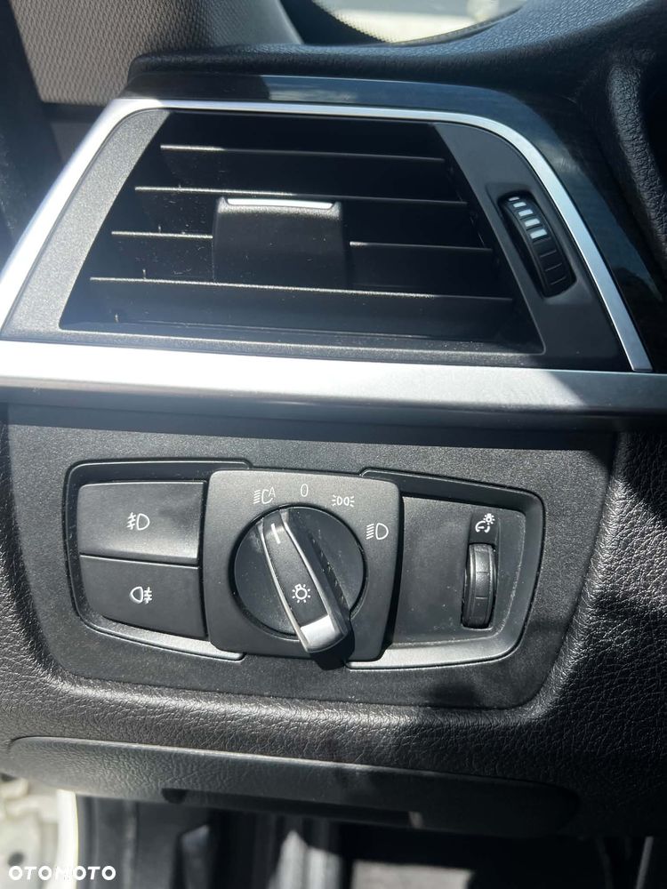 BMW Seria 3 318d Luxury Line - 29