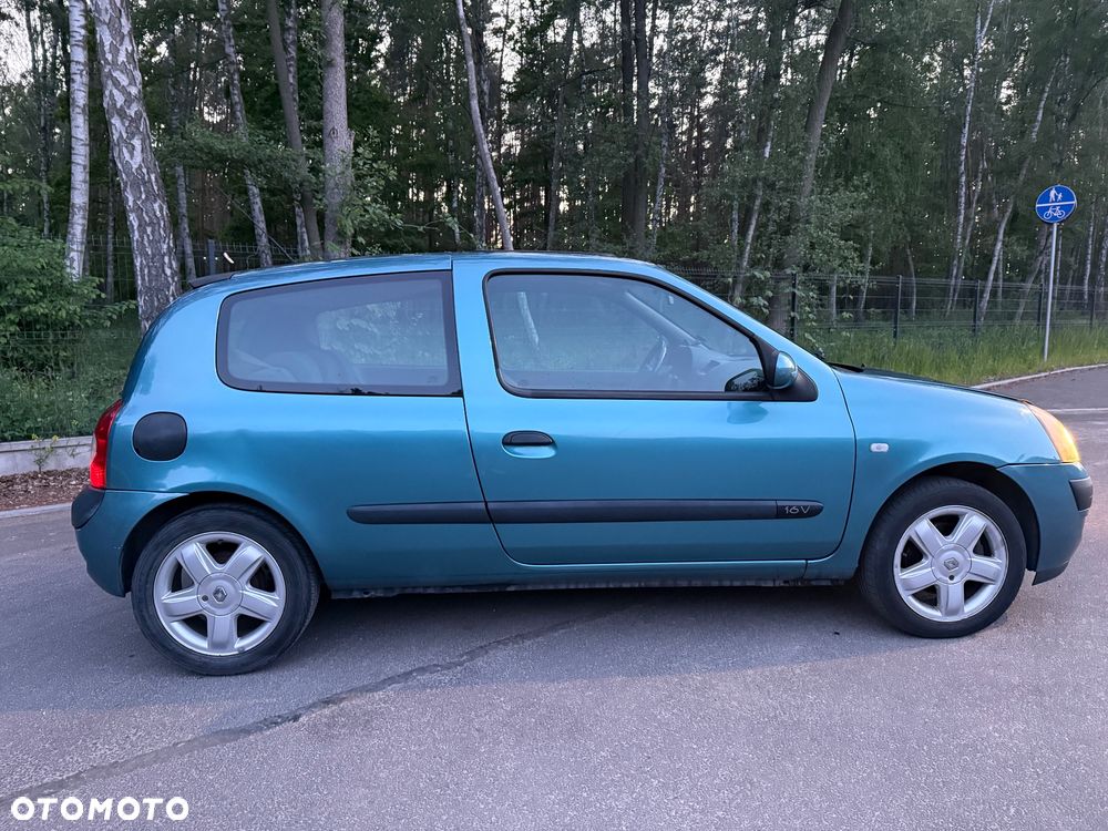 Renault Clio 1.2 16V Confort Privilege - 10