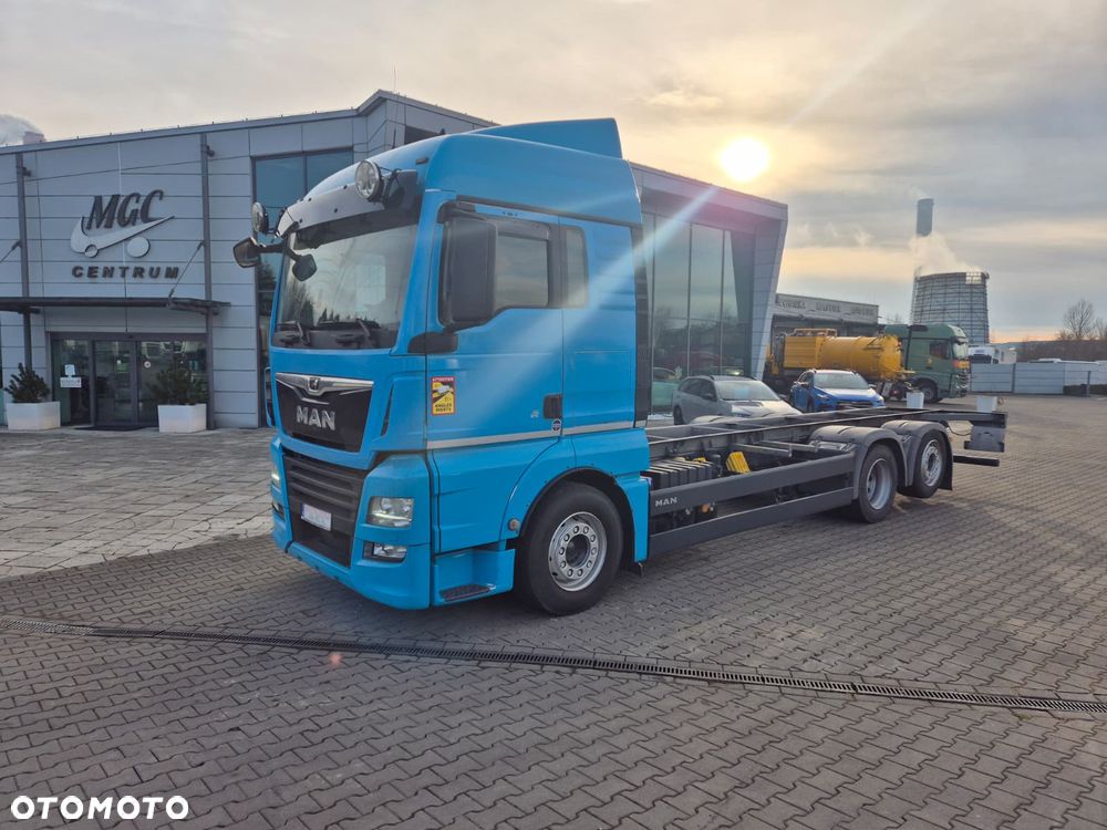 MAN TGX 26.500 / 6X2 / MEGA / SERWIS na 496TKM / RAMA / 3 OŚ SKRĘTNA + PODNOSZONA / KABINA SYPIALNIANA - 17