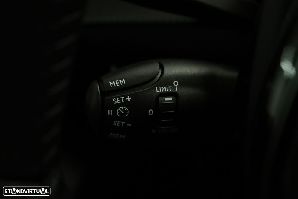 Peugeot 208 1.2 Hybrid Allure e-DCS6 - 18