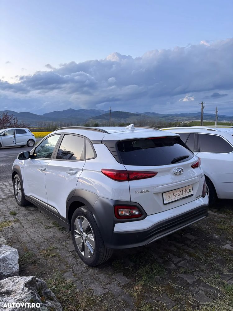 Hyundai KONA Premium - 4
