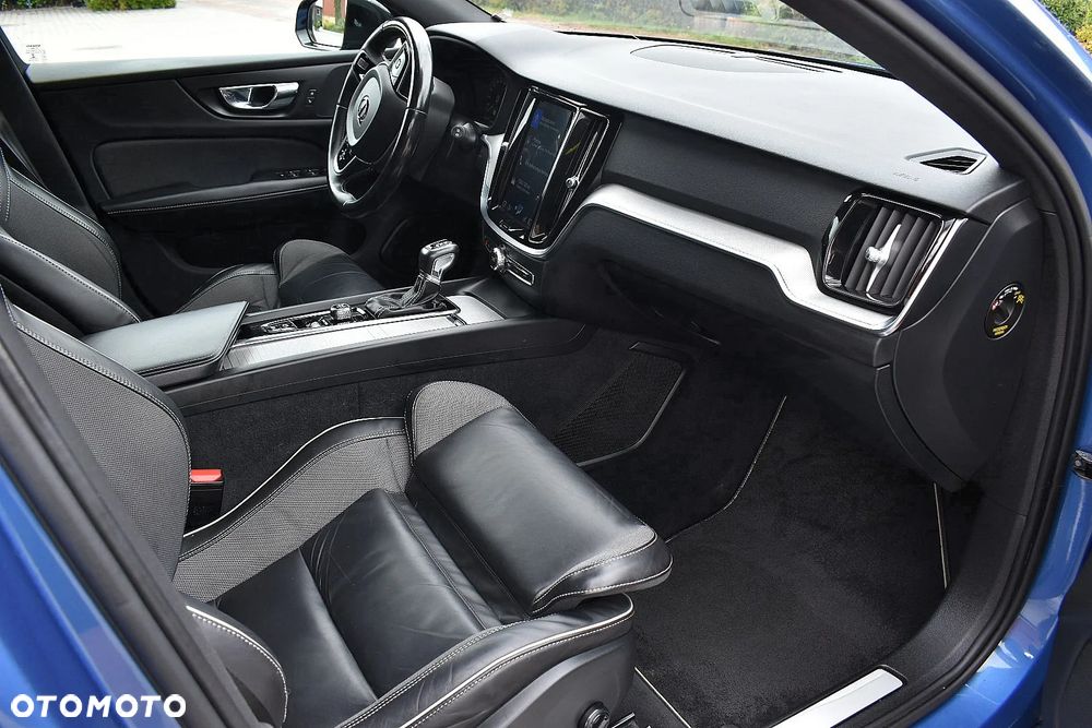 Volvo V60 D3 R-Design - 8