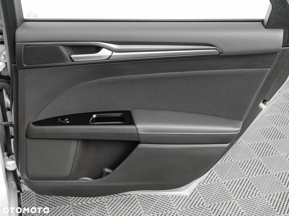 Ford Mondeo 2.0 EcoBlue Titanium - 28