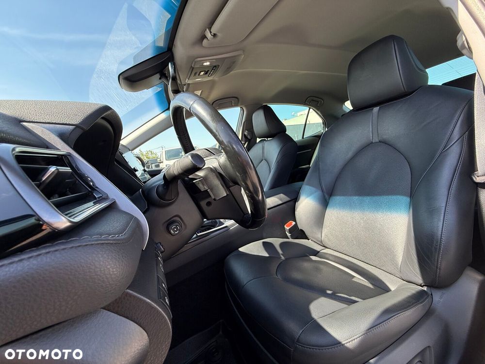 Toyota Camry 2.5 Hybrid Executive CVT - 18