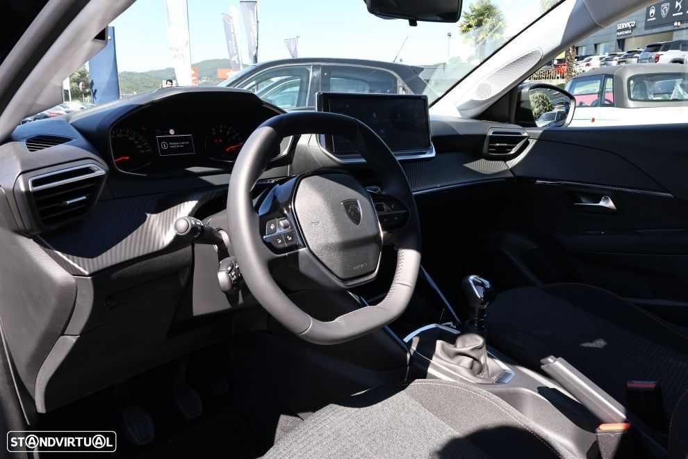 Peugeot 208 - 13