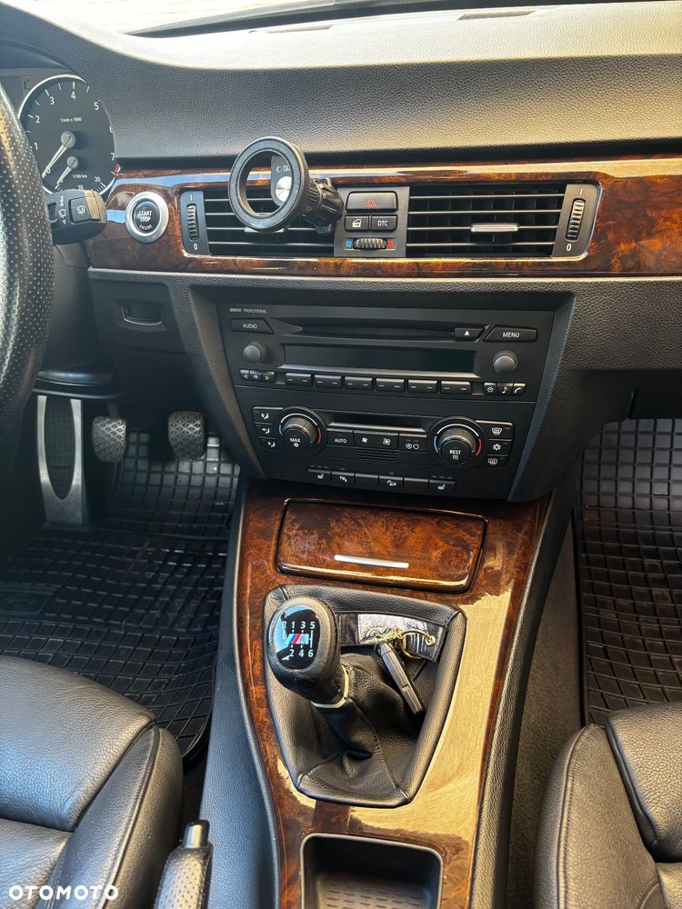 BMW Seria 3 330xi Touring - 14