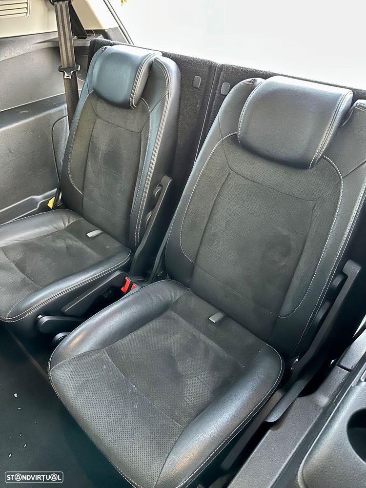 Ford S-Max - 12