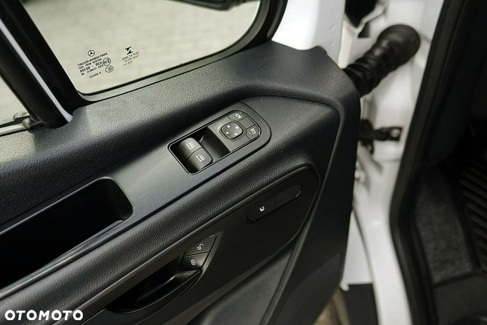 Mercedes-Benz Sprinter - 14