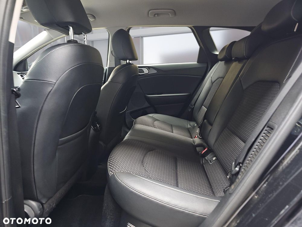 Kia Ceed 1.6 GDI PHEV L DCT - 10