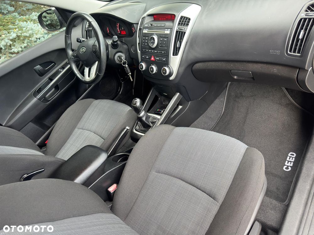 Kia Ceed - 9