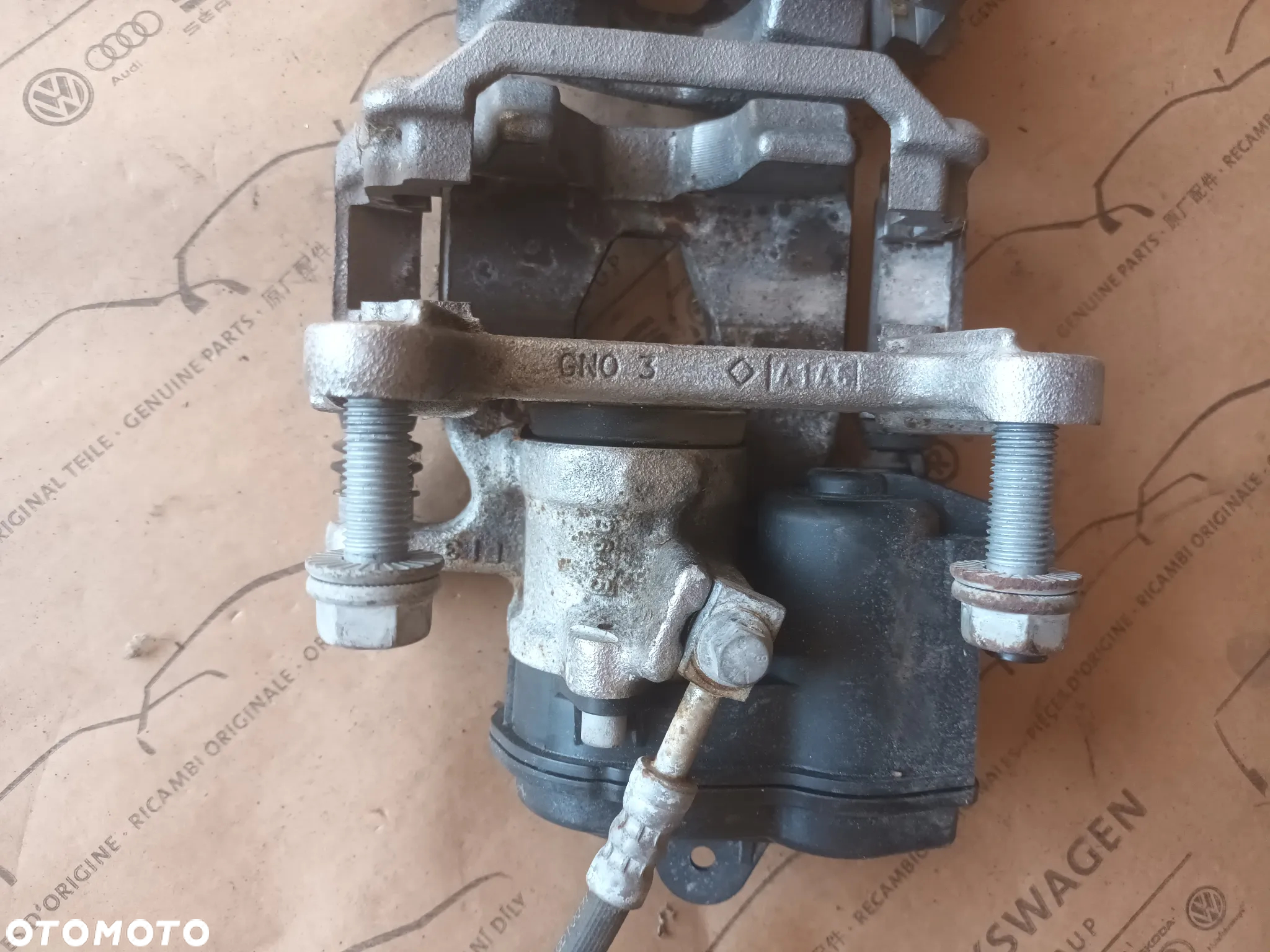 Zacisk hamulcowy tył elektryczny Audi A4 B9 8W 8W0615405AJ 8W0615406AJ 72km - 11