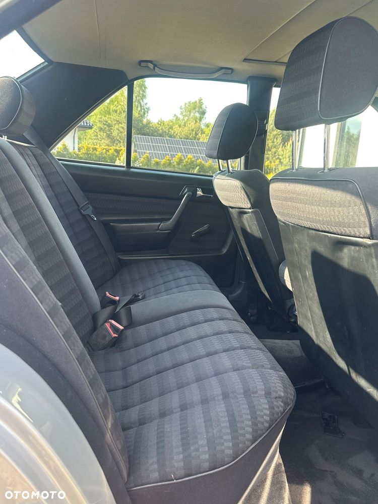Mercedes-Benz W201 (190) - 16