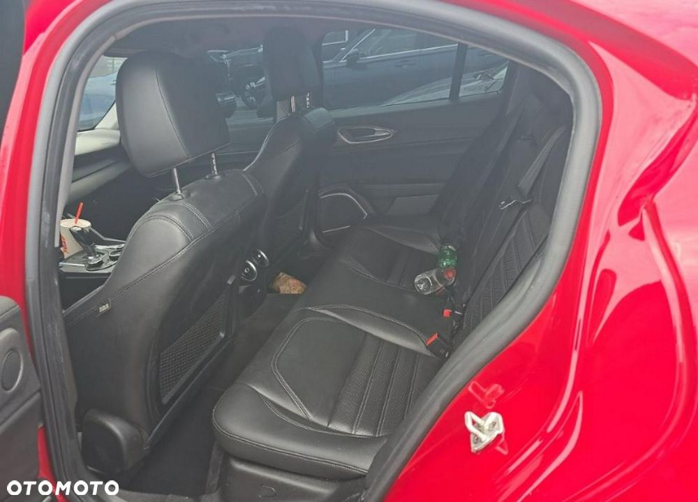 Alfa Romeo Giulia 2.0 Turbo TI Q4 - 10
