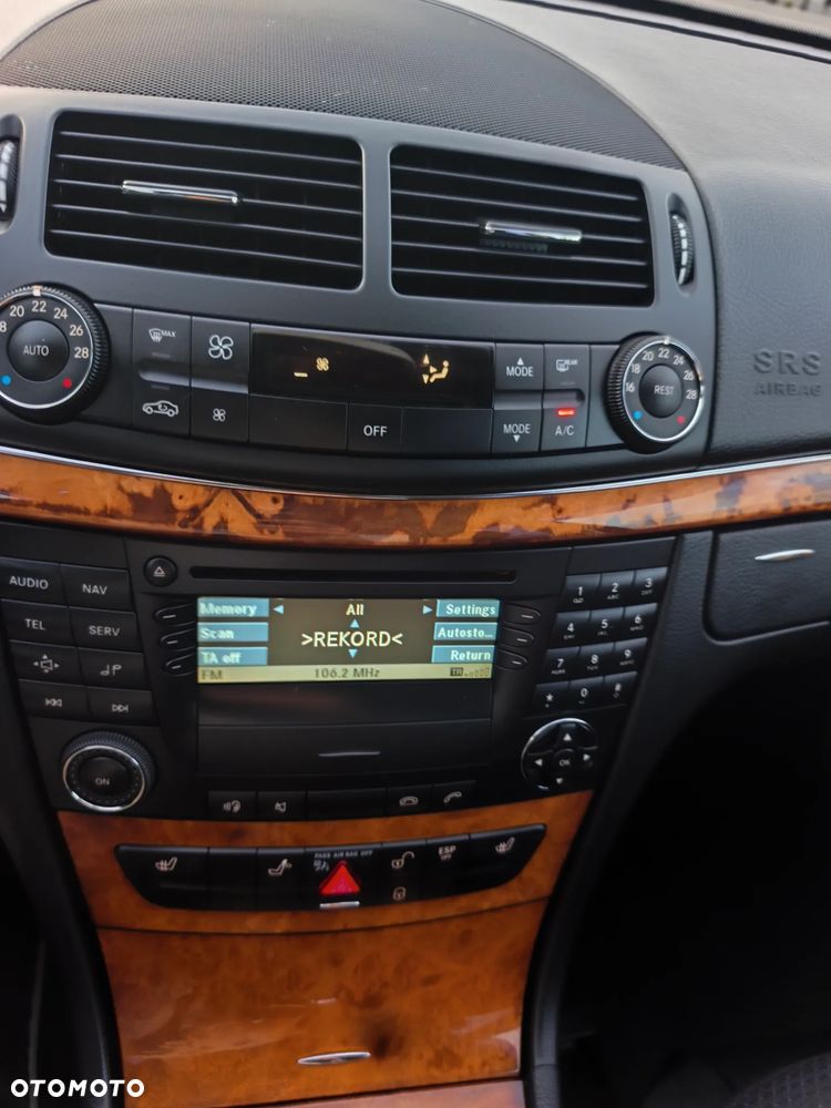 Mercedes-Benz Klasa E 230 7G-TRONIC Elegance - 37