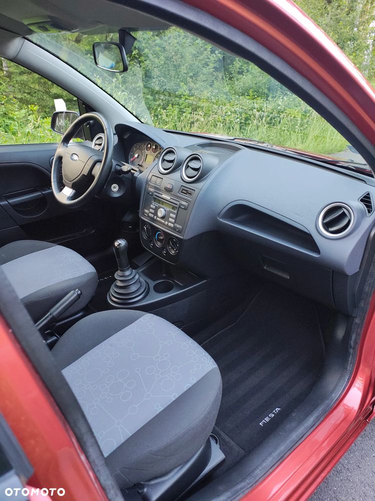 Ford Fiesta - 24