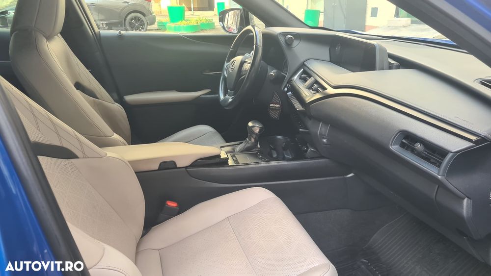 Lexus UX 250h (E-FOUR) Executive Line - 11