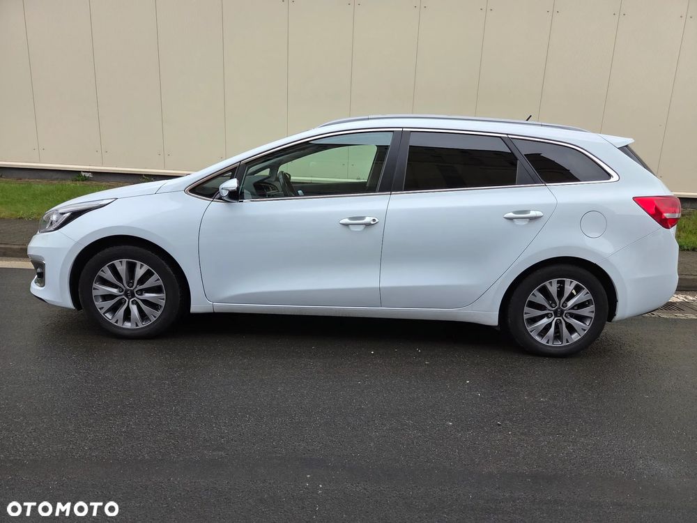 Kia Ceed 1.6 GDI Dream Team Edition - 4