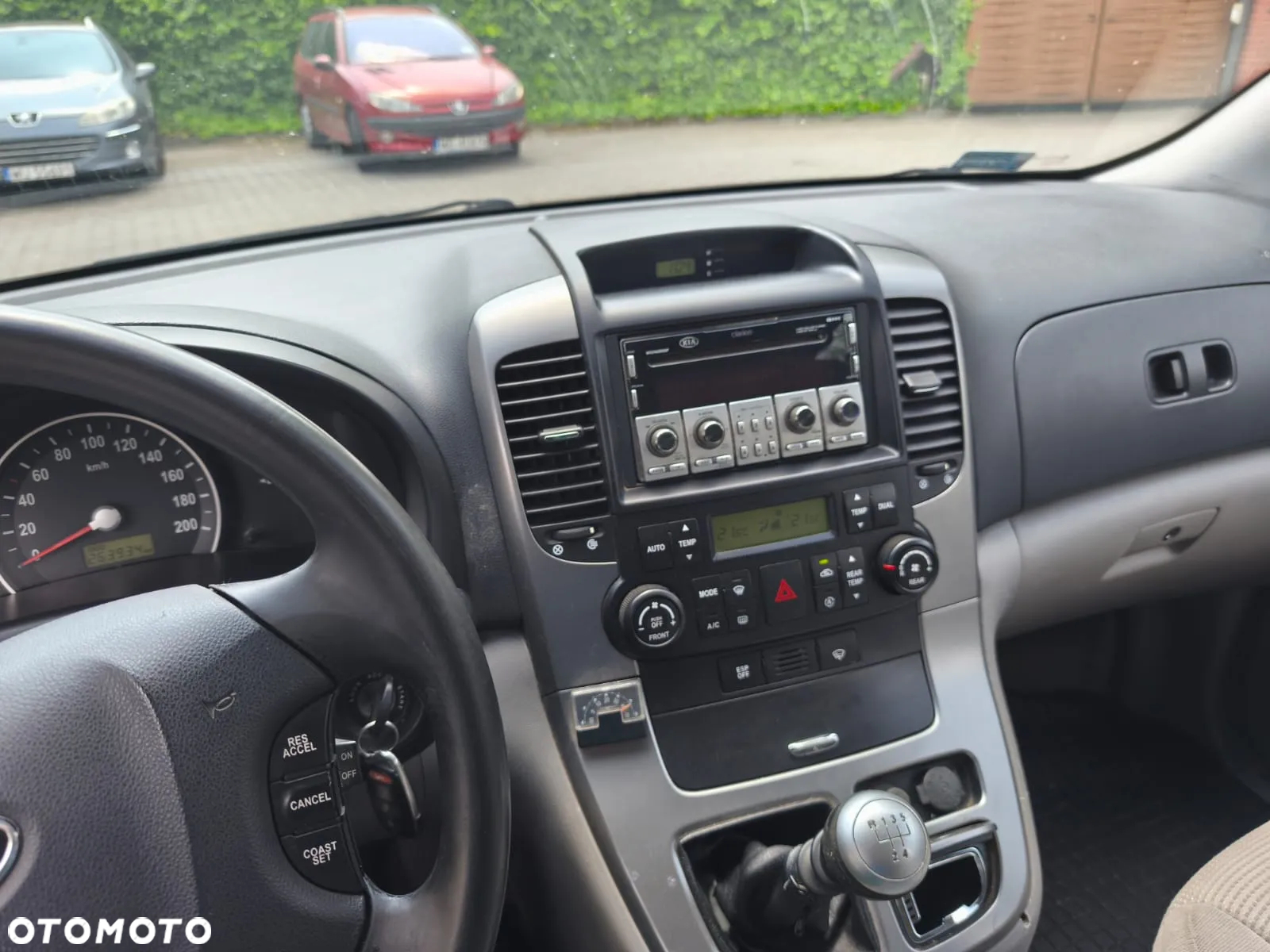Kia Carnival - 9