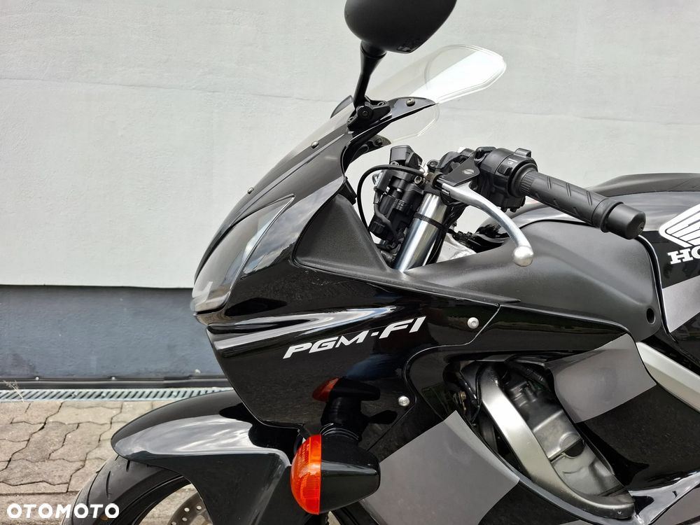 Honda CBR - 25