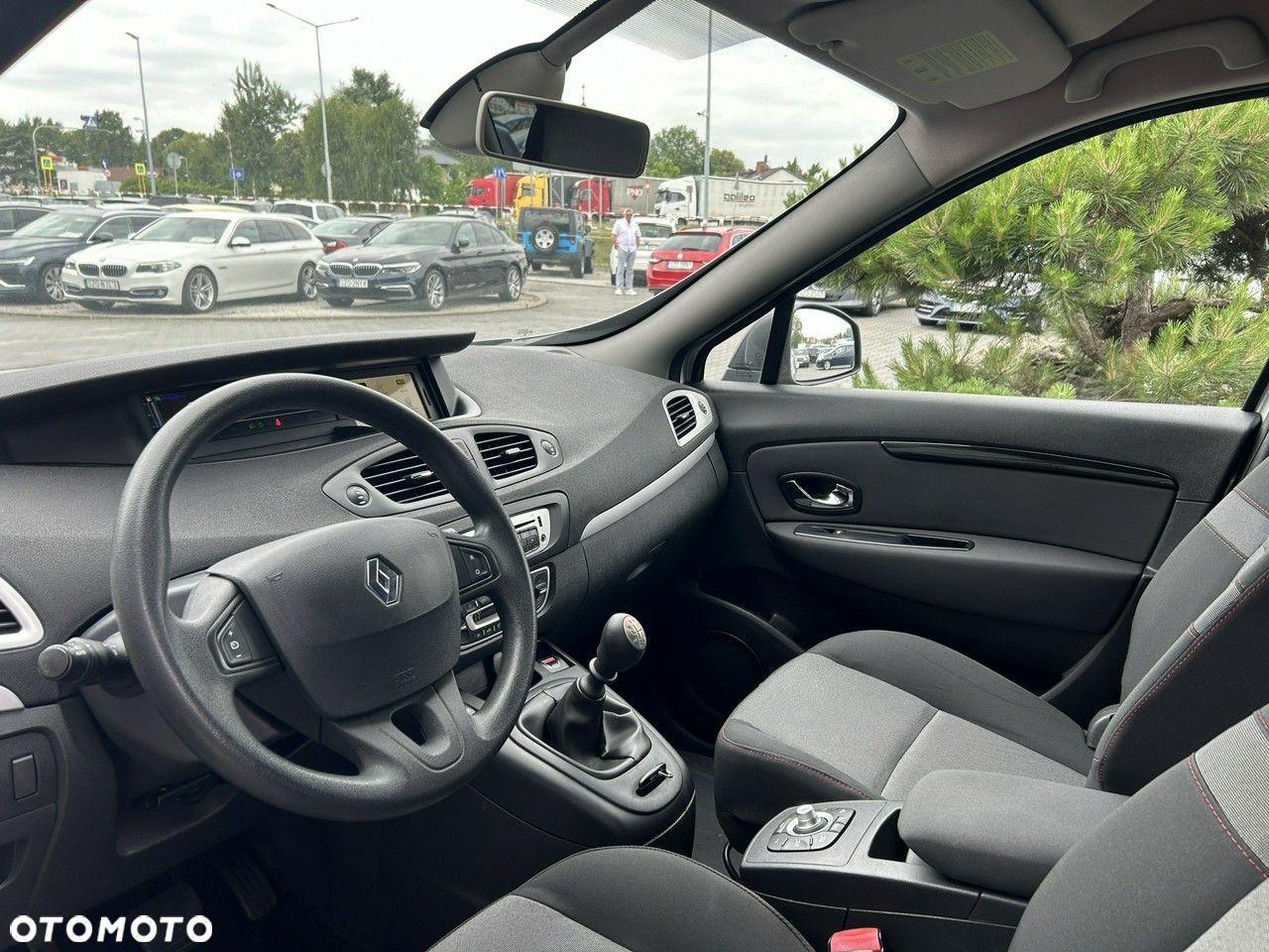 Renault Grand Scenic - 8