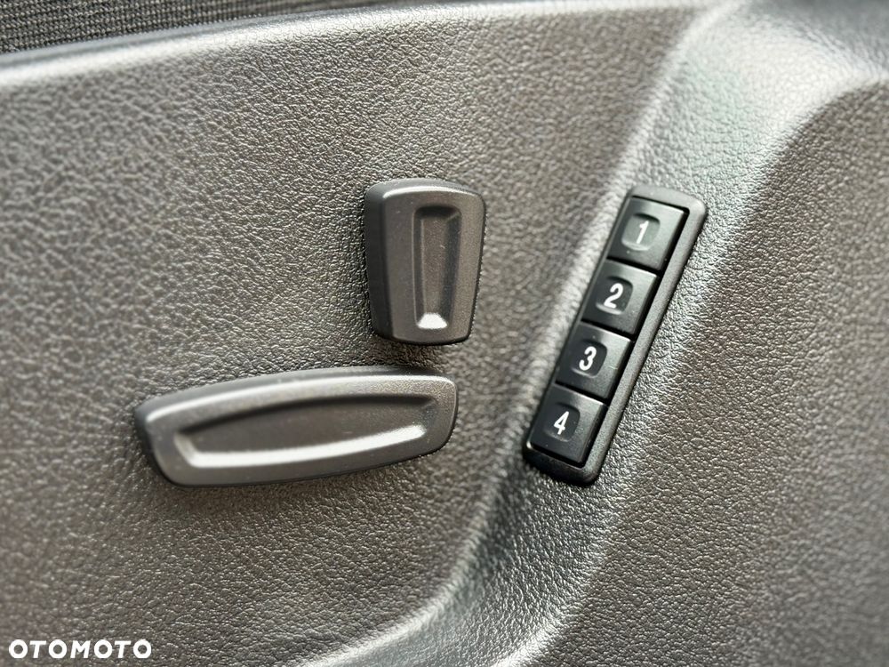 Ford S-Max 2.0 TDCi DPF Titanium X - 37