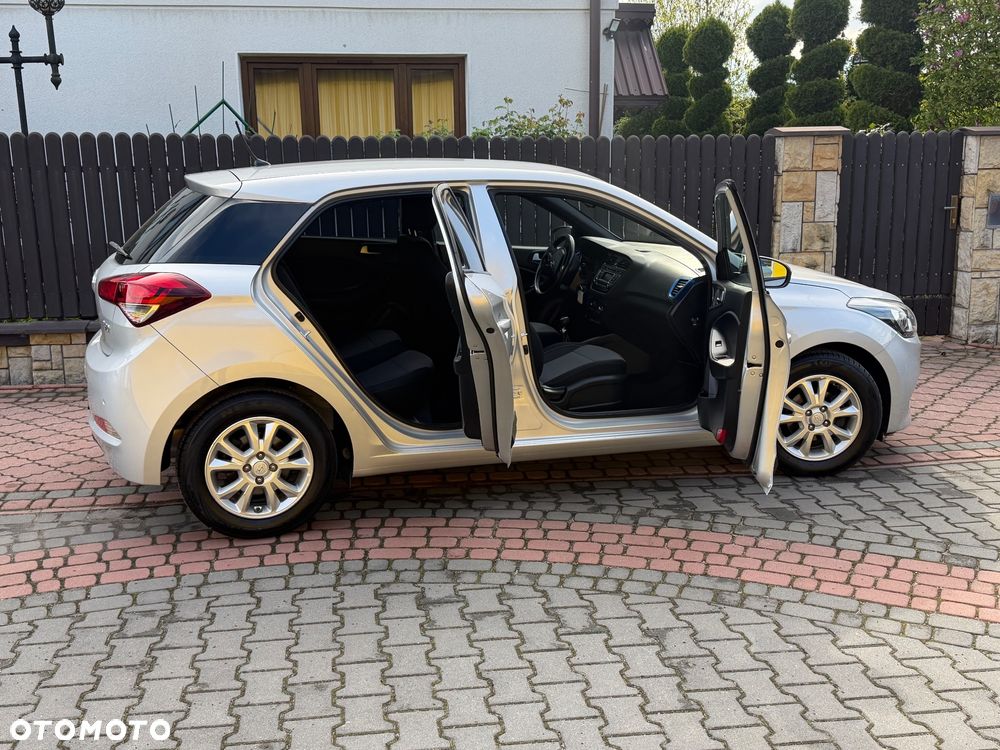Hyundai i20 1.2 Passion Plus - 12