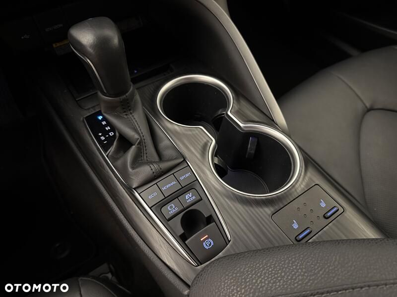 Toyota Camry 2.5 Hybrid Executive CVT - 17
