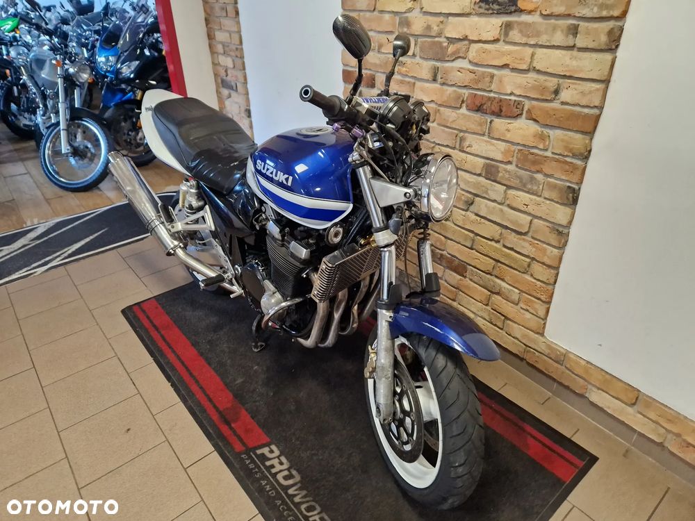 Suzuki GSX - 6