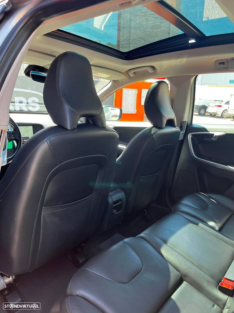 Volvo XC 60 2.0 D4 Momentum Geartronic - 12