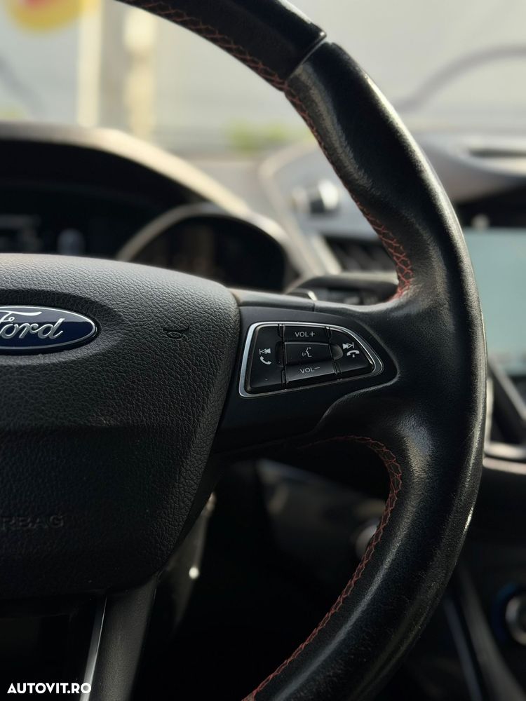 Ford Kuga 2.0 TDCi 4WD Powershift ST-Line - 29