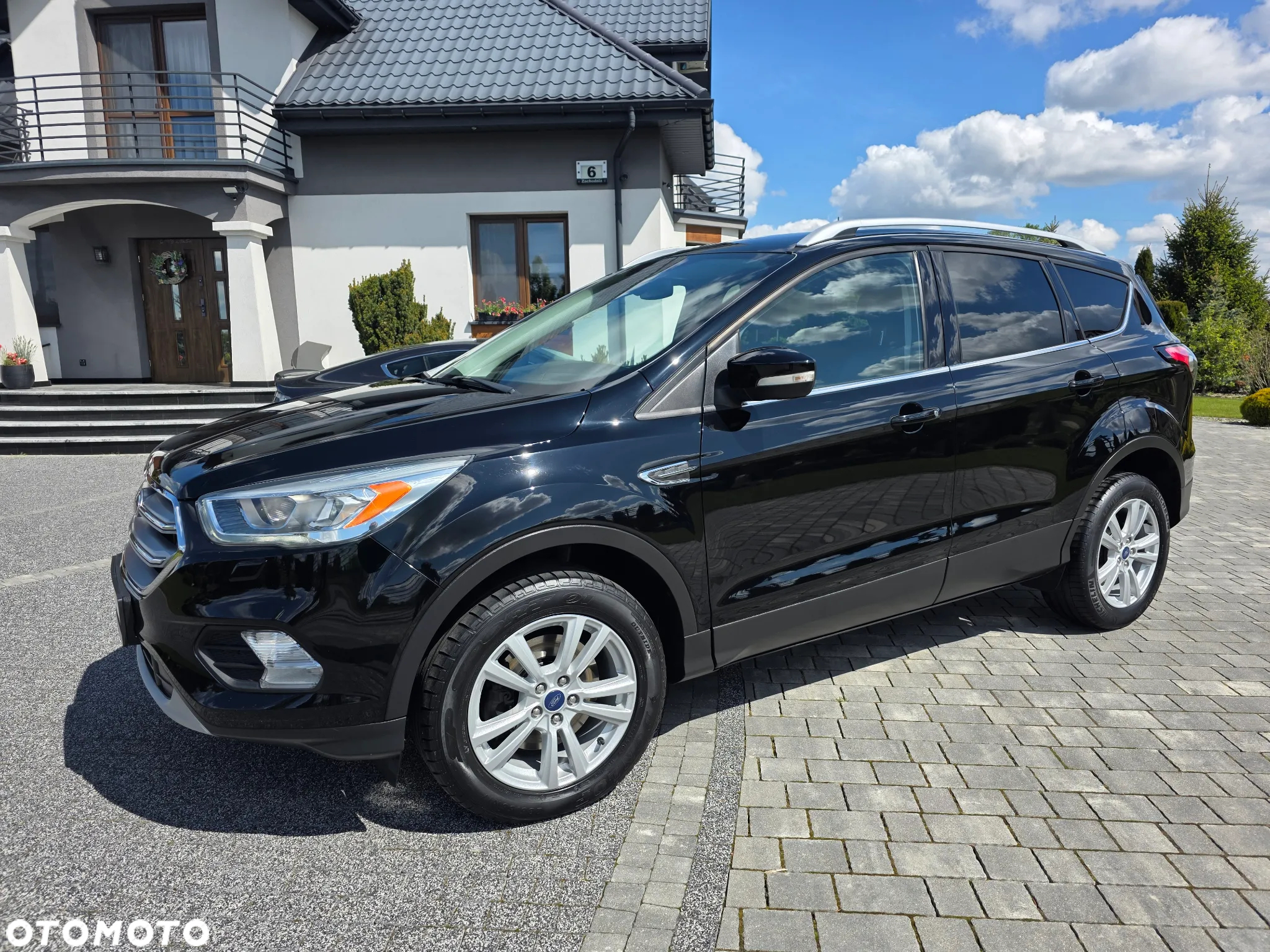 Ford Kuga 2.0 TDCi 2x4 Titanium - 2