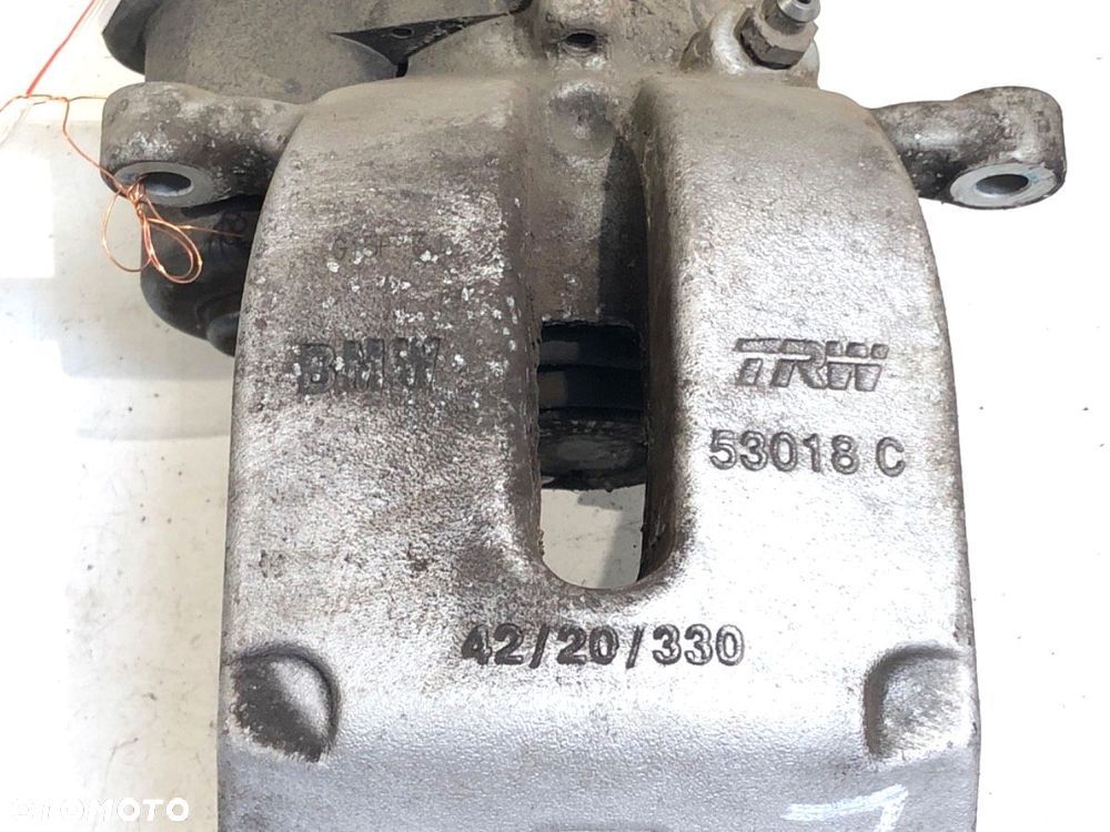 ZACISK LEWY TYŁ  BMW 5 (G30, F90) 2016 - 2022 530 e Plug-in-Hybrid 135 kW [184 KM] Hybryda silnik - 5