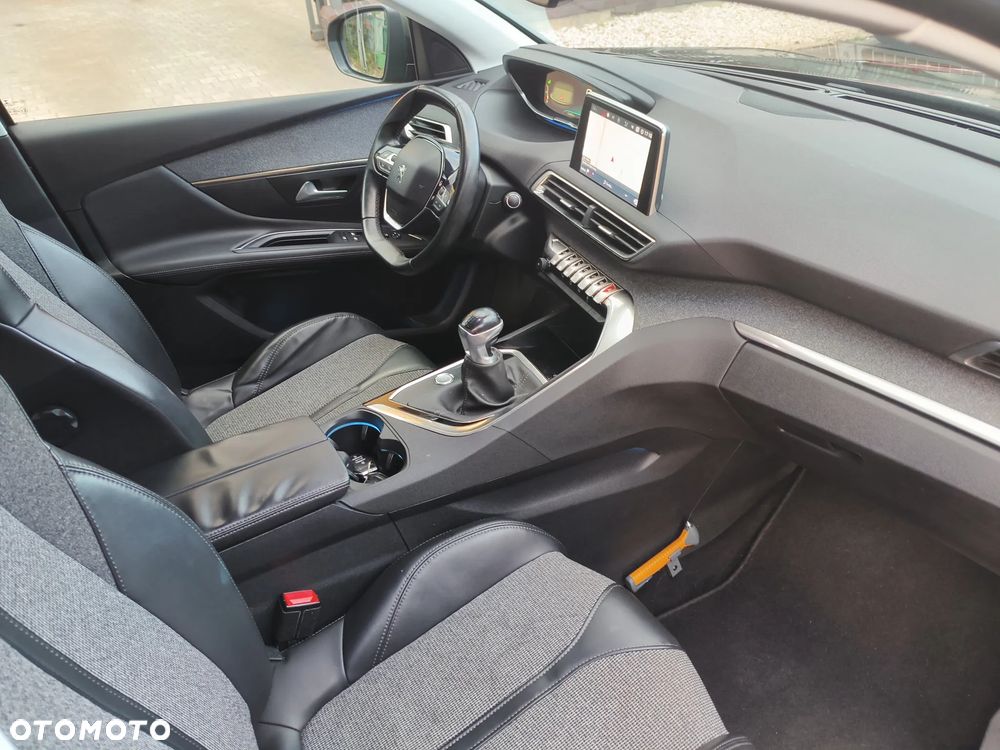 Peugeot 3008 1.2 PureTech Allure S&S - 11