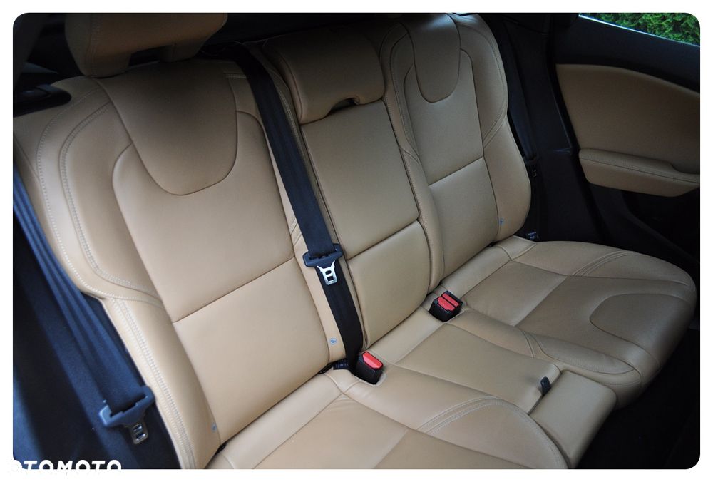 Volvo V40 T3 Inscription - 25