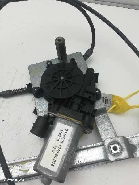 ELEVADOR DE VIDRO FRONTAL ESQUERDO VOLKSWAGEN POLO 1996 -D334701 - 2