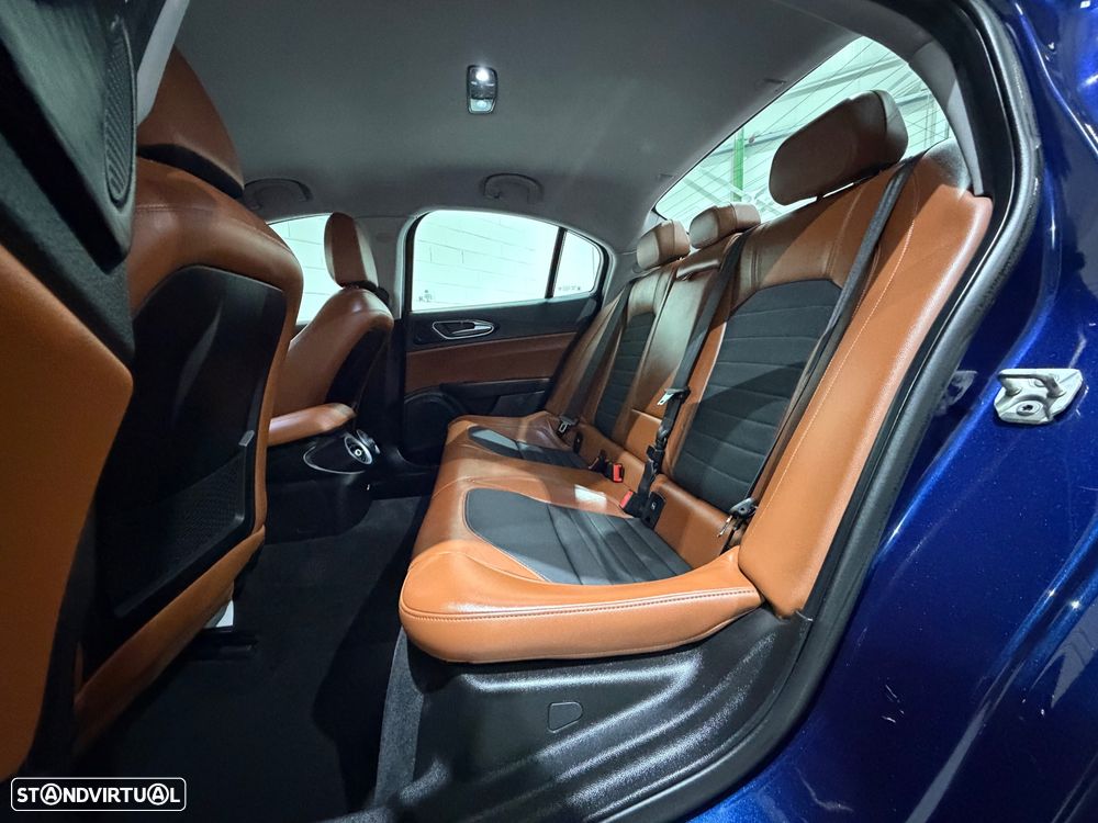 Alfa Romeo Giulia 2.2 D AT8 - 22
