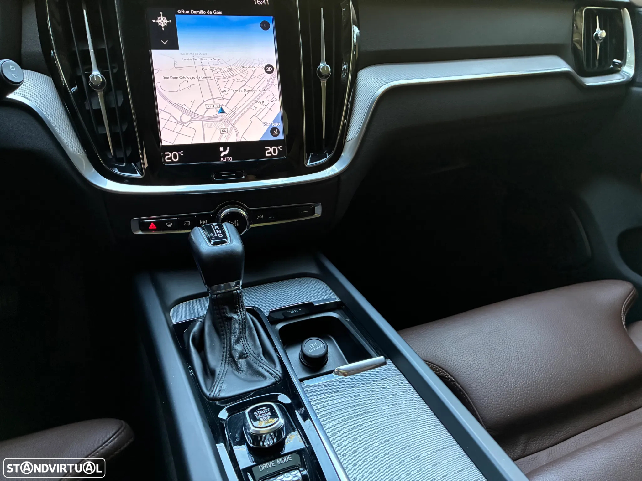 Volvo V60 2.0 D4 Inscription Geartronic - 25