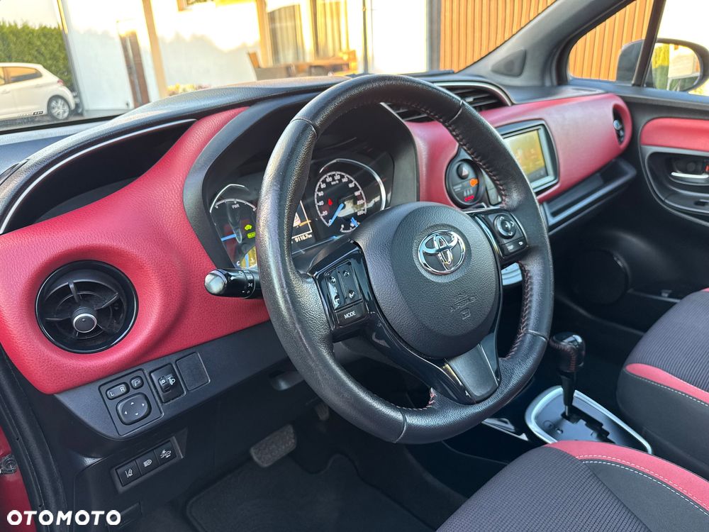 Toyota Yaris Hybrid 100 Selection Platinum - 40