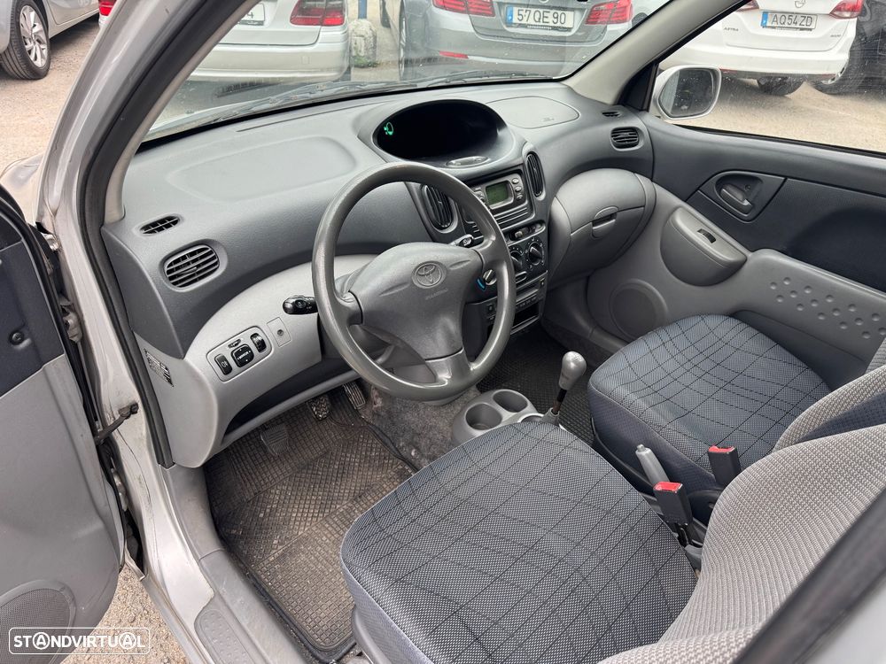 Toyota Yaris Verso 1.4 D-4D Sol - 11