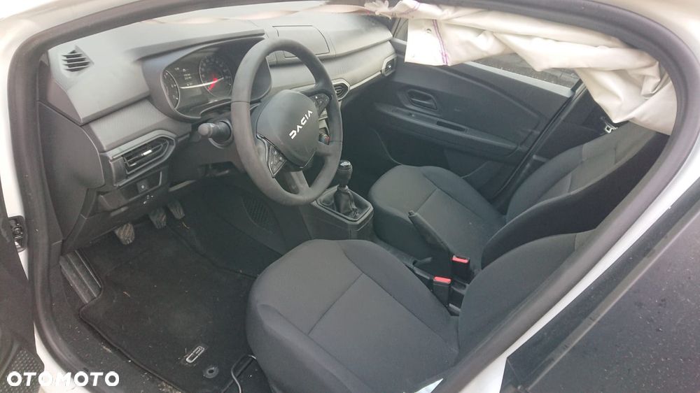 Dacia Sandero - 8