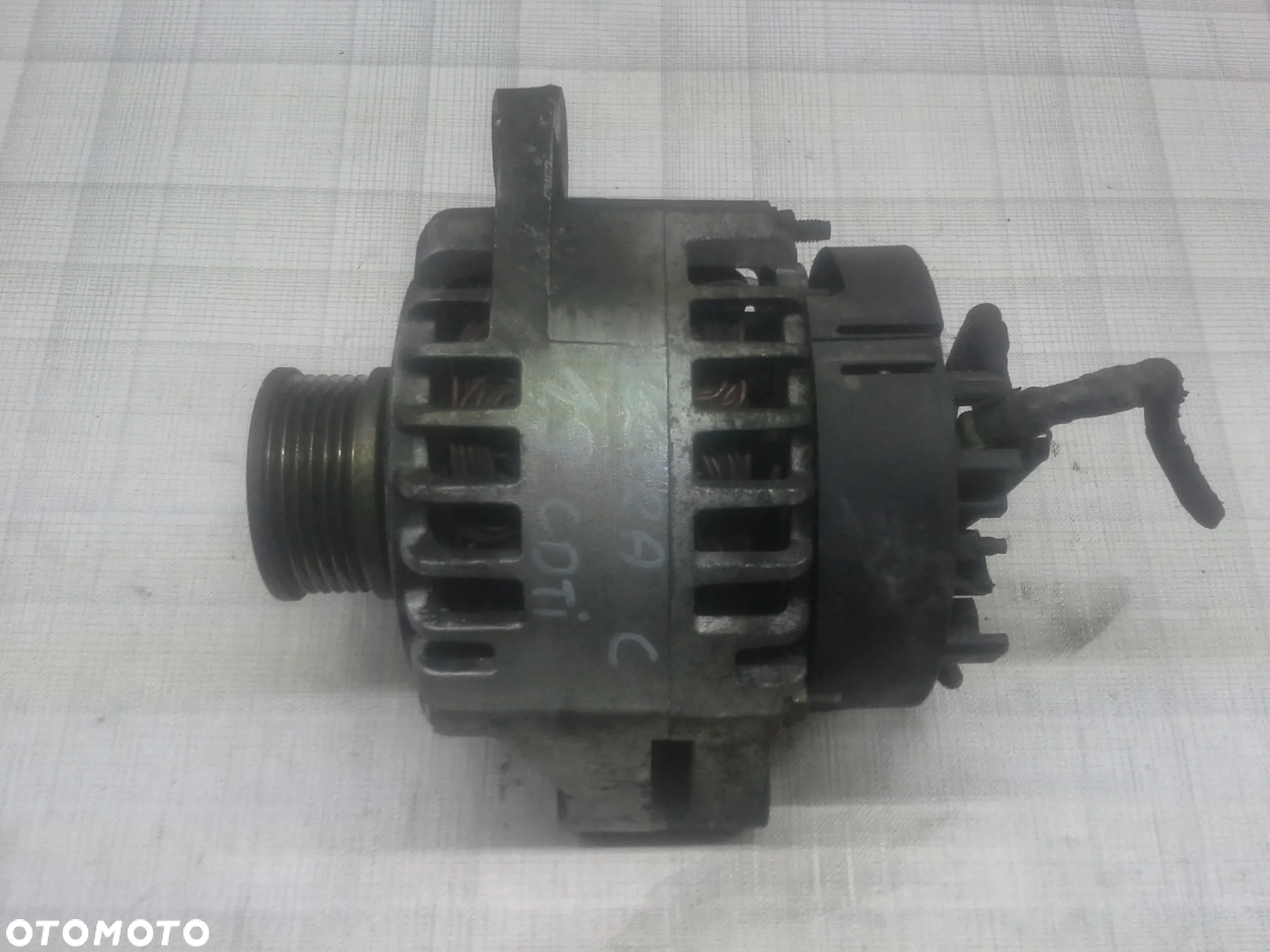 Opel Astra H Vectra C Zafira B 1.9 CDTi alternator Denso 13153236 - 9