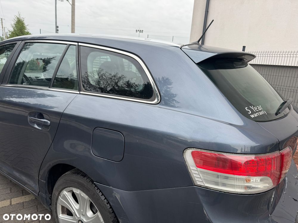 Toyota Avensis - 16