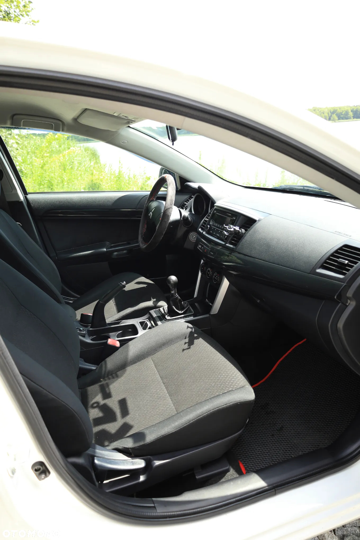 Mitsubishi Lancer 1.6 Invite - 29