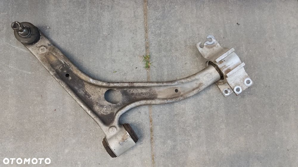WAHACZ PRZEDNI DOLNY PRAWY MERCEDES W246 246 B-KLASA A2463330801 - 3